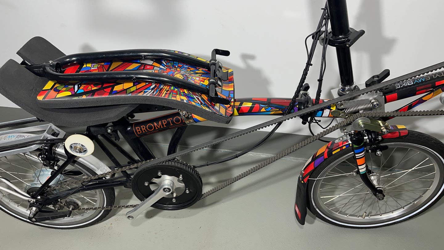 Brompton Liegerad mit farbenfroher Mosaikbeklebung